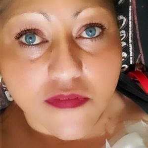 Meet your Posher, Claudia